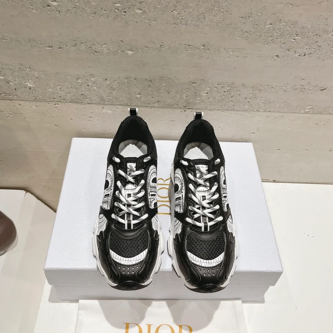 👟👟Ex-factory price 560👟👟 (top version) The latest hot model, the star model 2024 main hot product, the newly released Dior Dior Chrono new casual sports shoes, running shoes and dad shoes are really cool, full of futuristic feeling! Really cool! Once again interpreting Dior's concept of cool fashion, the lucky star will bless you with good luck. The new EVA sole is super light and super soft! A perfect replica of the original! Fully matched material and mold! ! 35-40